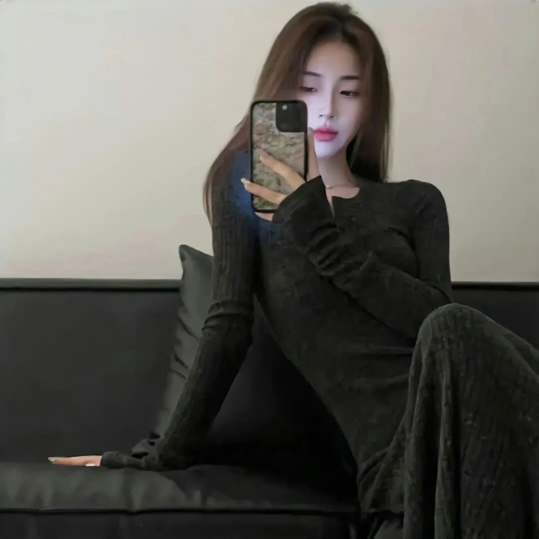 自拍手机气质女生头像