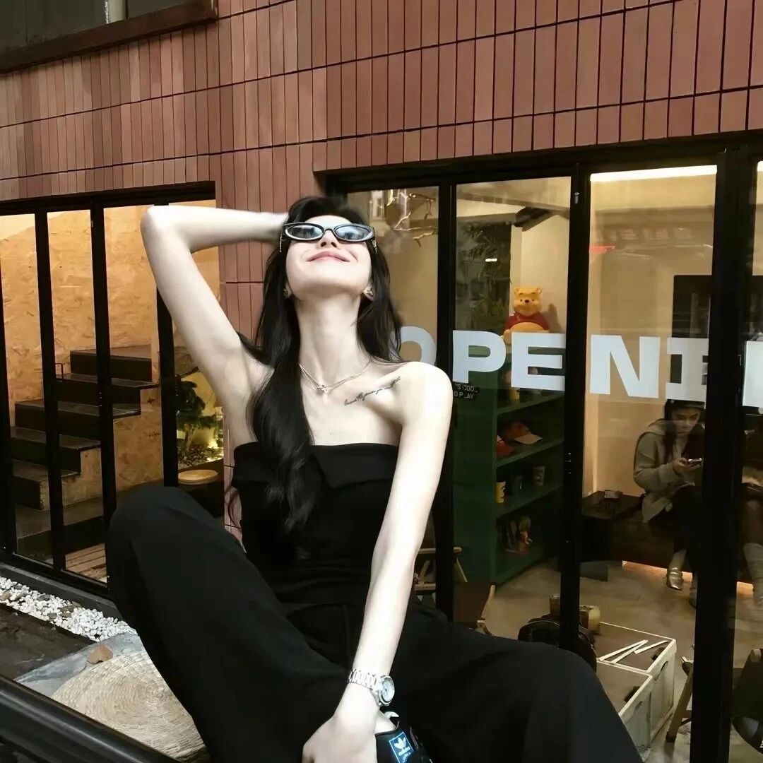 墨镜个性女生头像