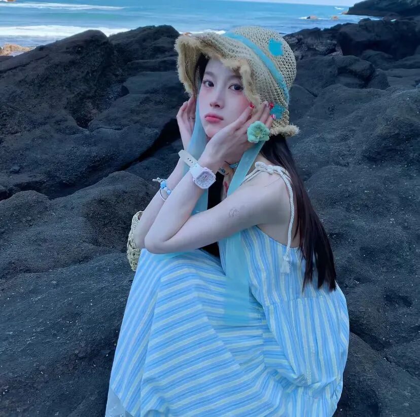 海边温柔女生头像