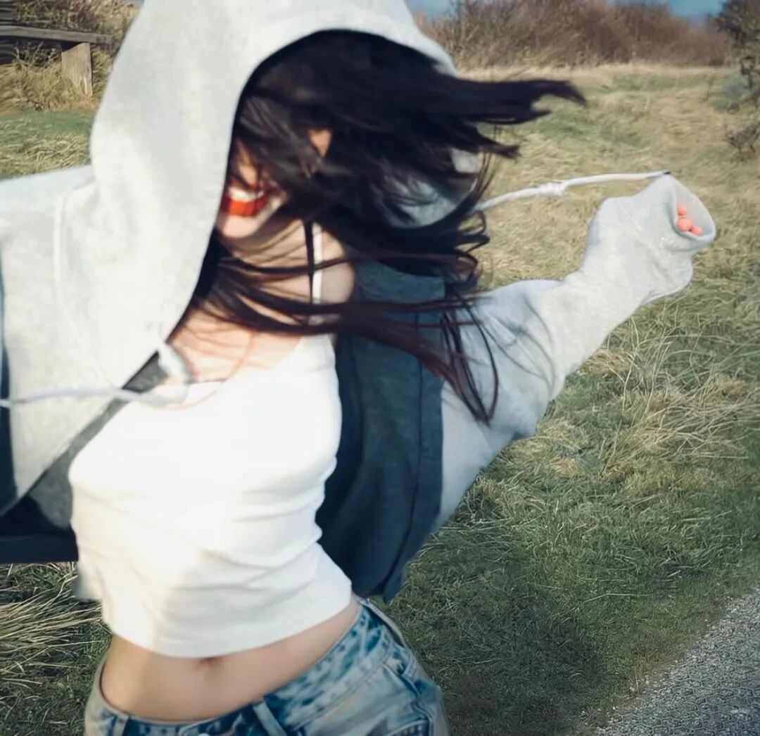 自由感女生头像