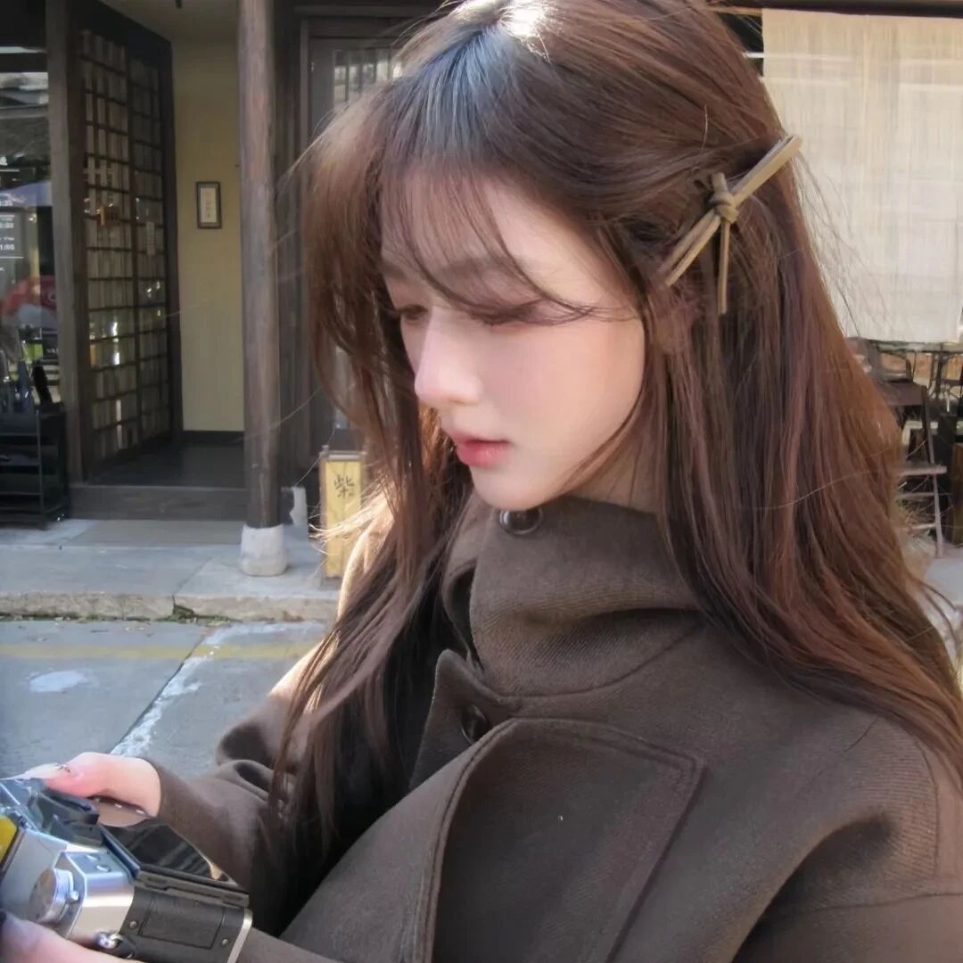 温柔侧脸女生头像