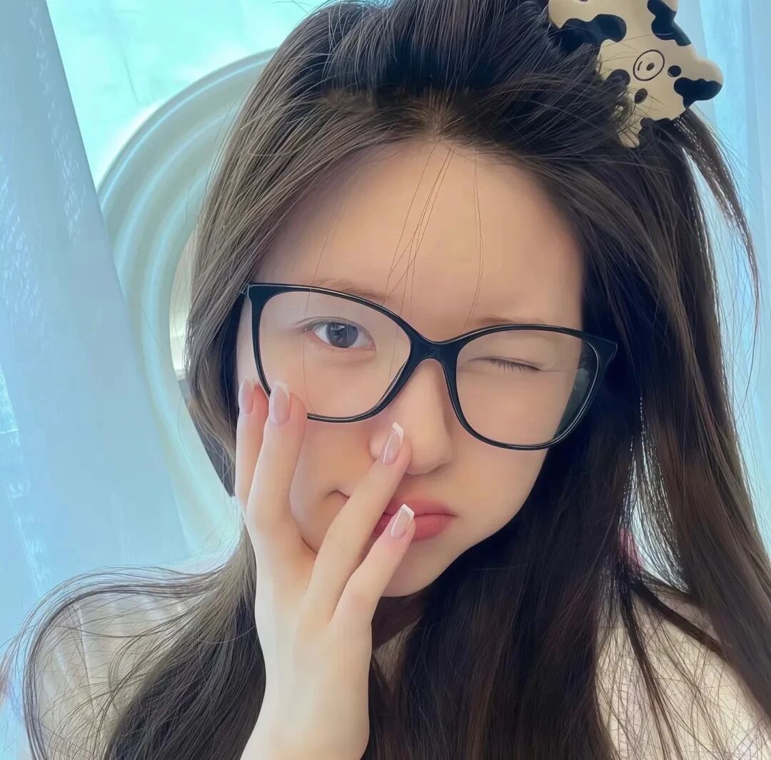 捂嘴赵露思爱豆女生头像