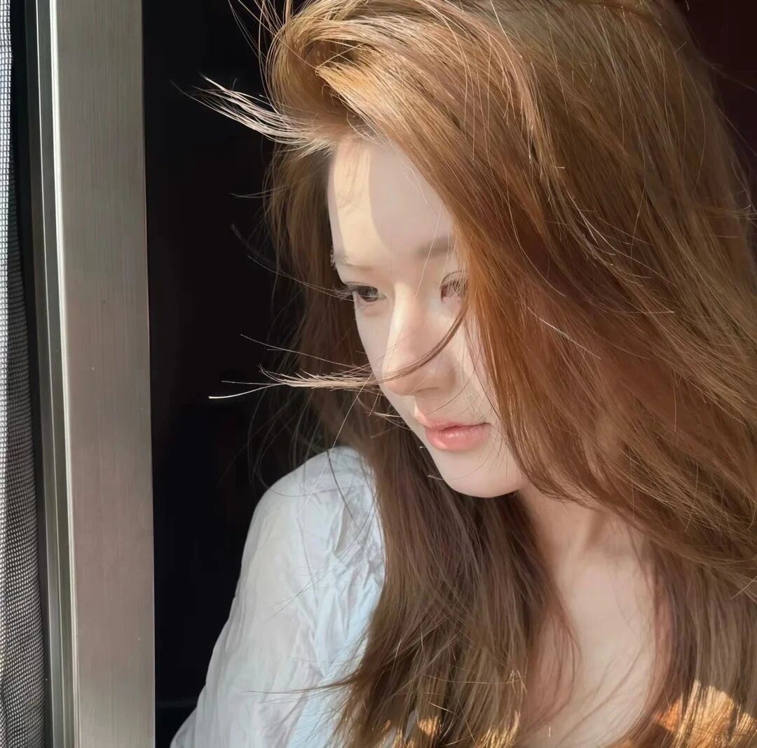 赵露思爱豆侧脸女生头像