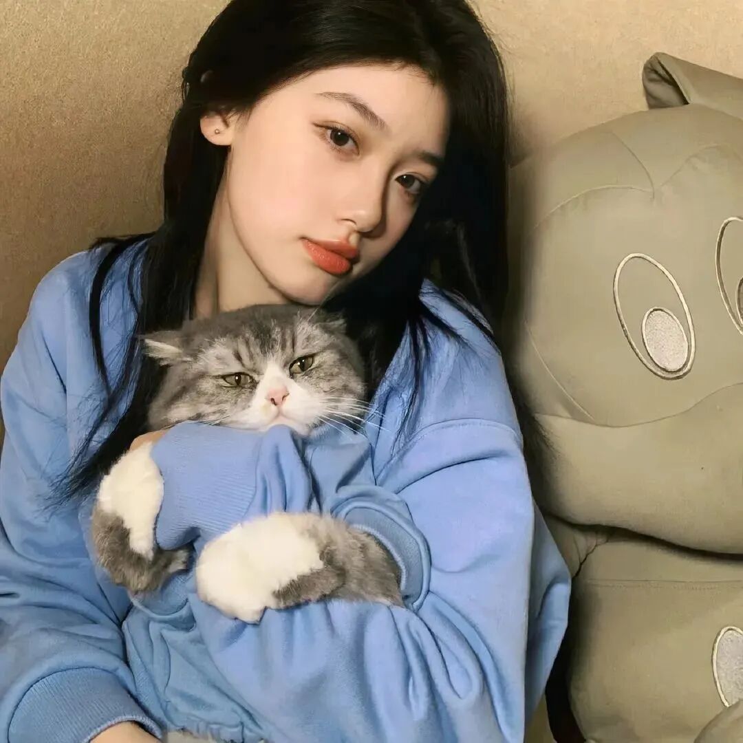 抱着猫眯小众女生头像