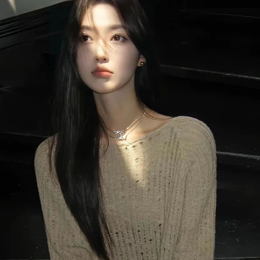 光感温柔女生头像