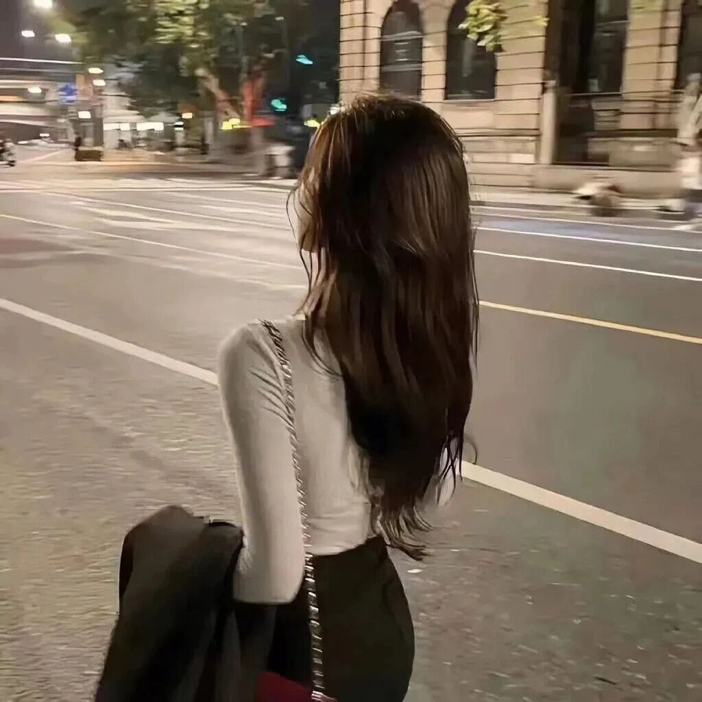 气质背影不露脸女生头像