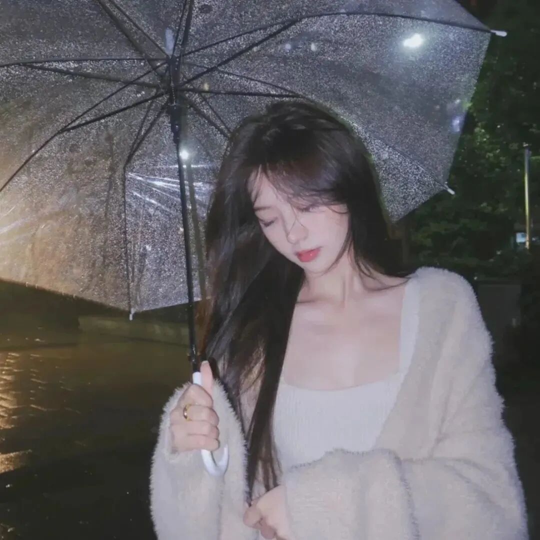 撑伞温柔女生头像