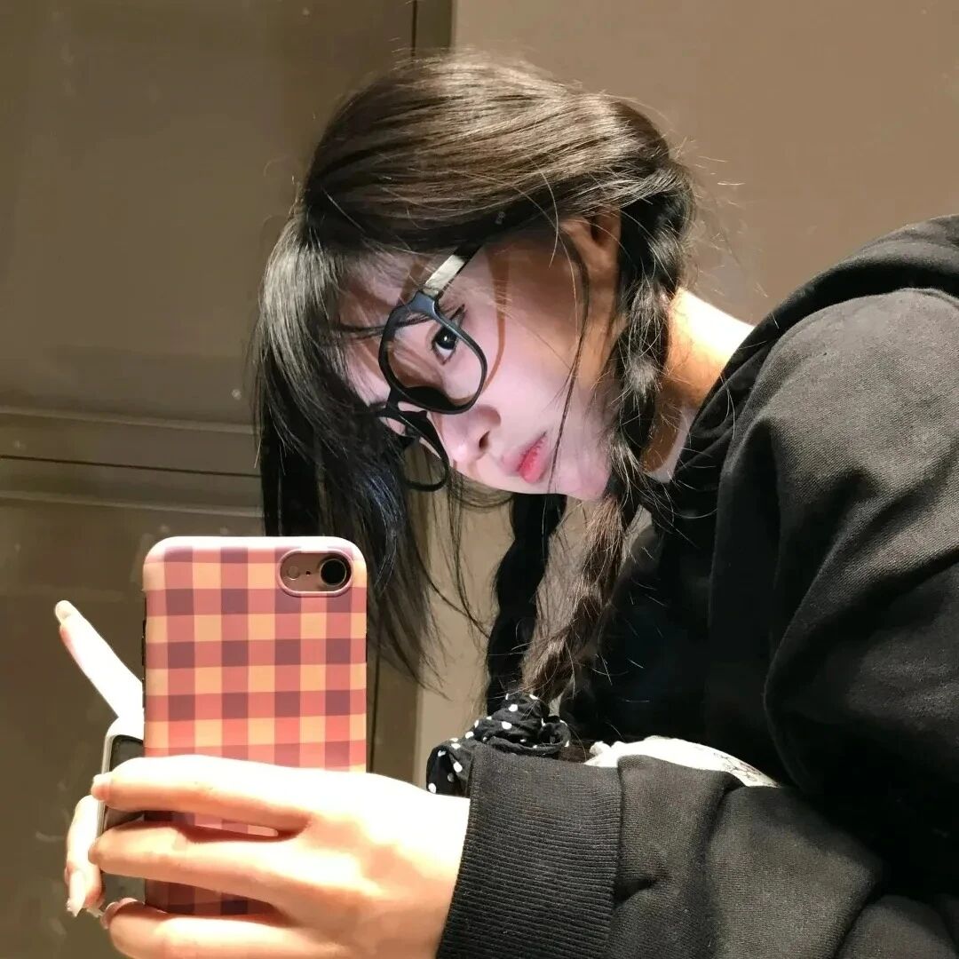 自拍手机小众女生头像