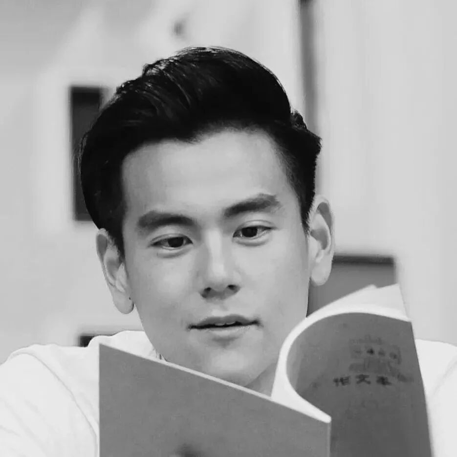 彭于晏爱豆痞帅黑白男生头像