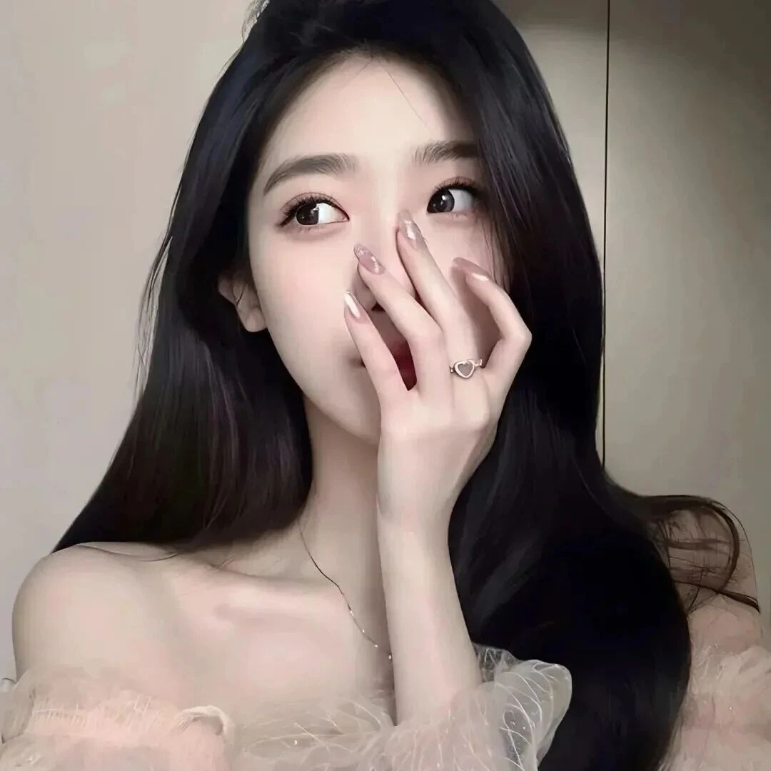 捂嘴温柔女生头像