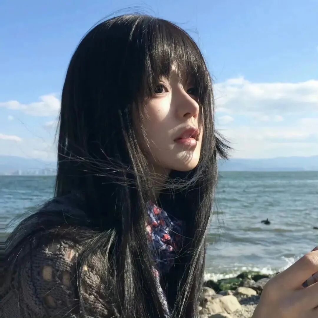 气质海边侧脸女生头像