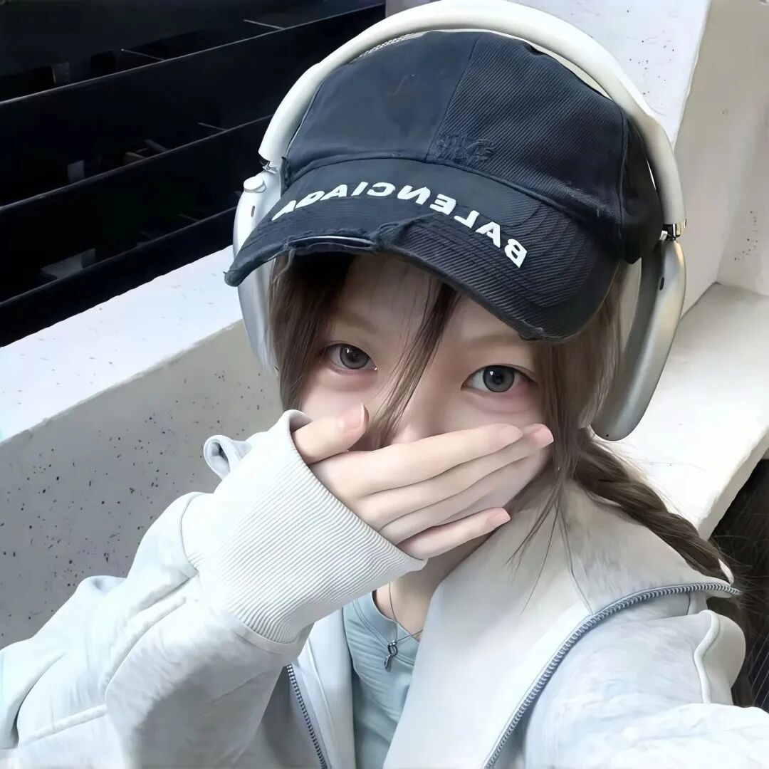 捂嘴少萝女生头像