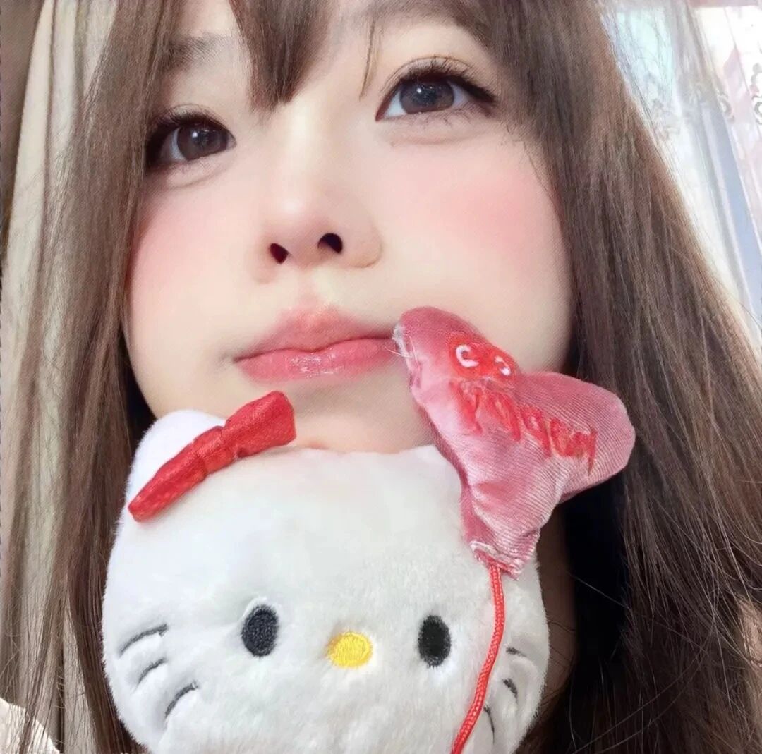 kt猫怼脸甜妹女生头像