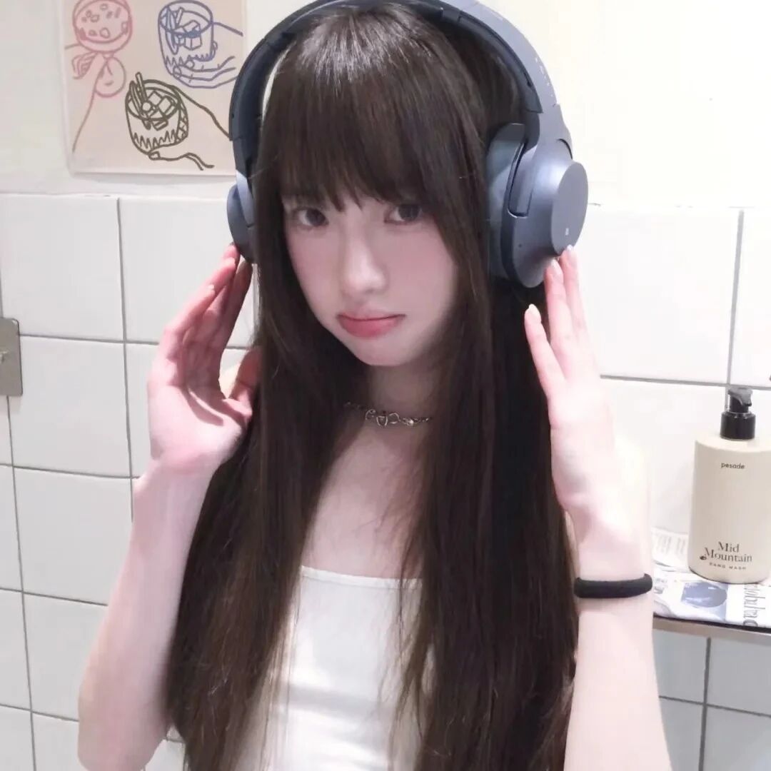 戴耳机甜妹女生头像