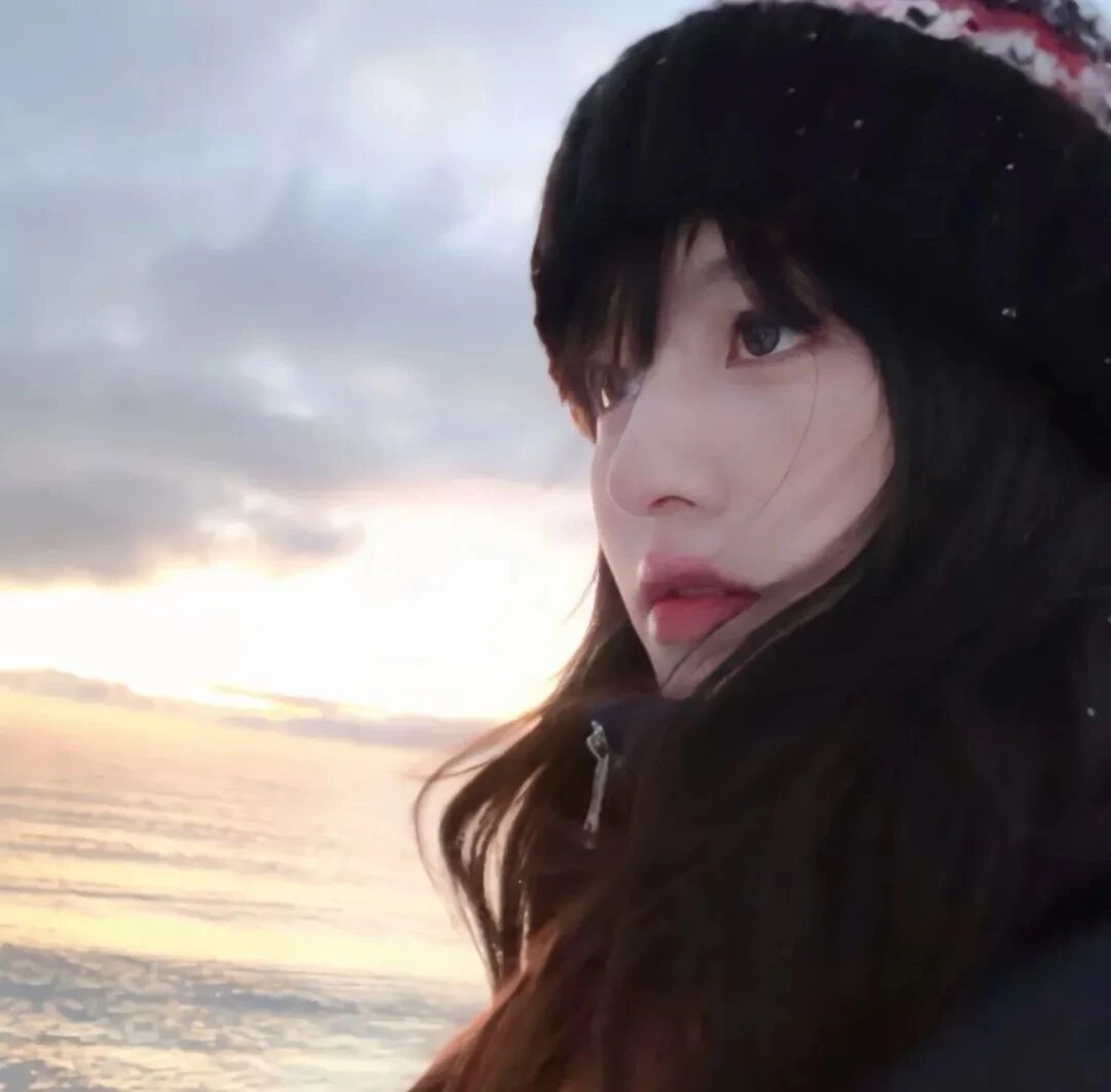 海边温柔侧脸女生头像