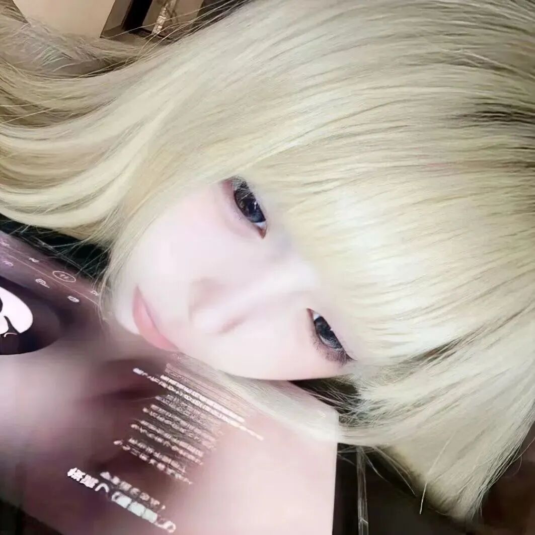趴着少萝女生头像
