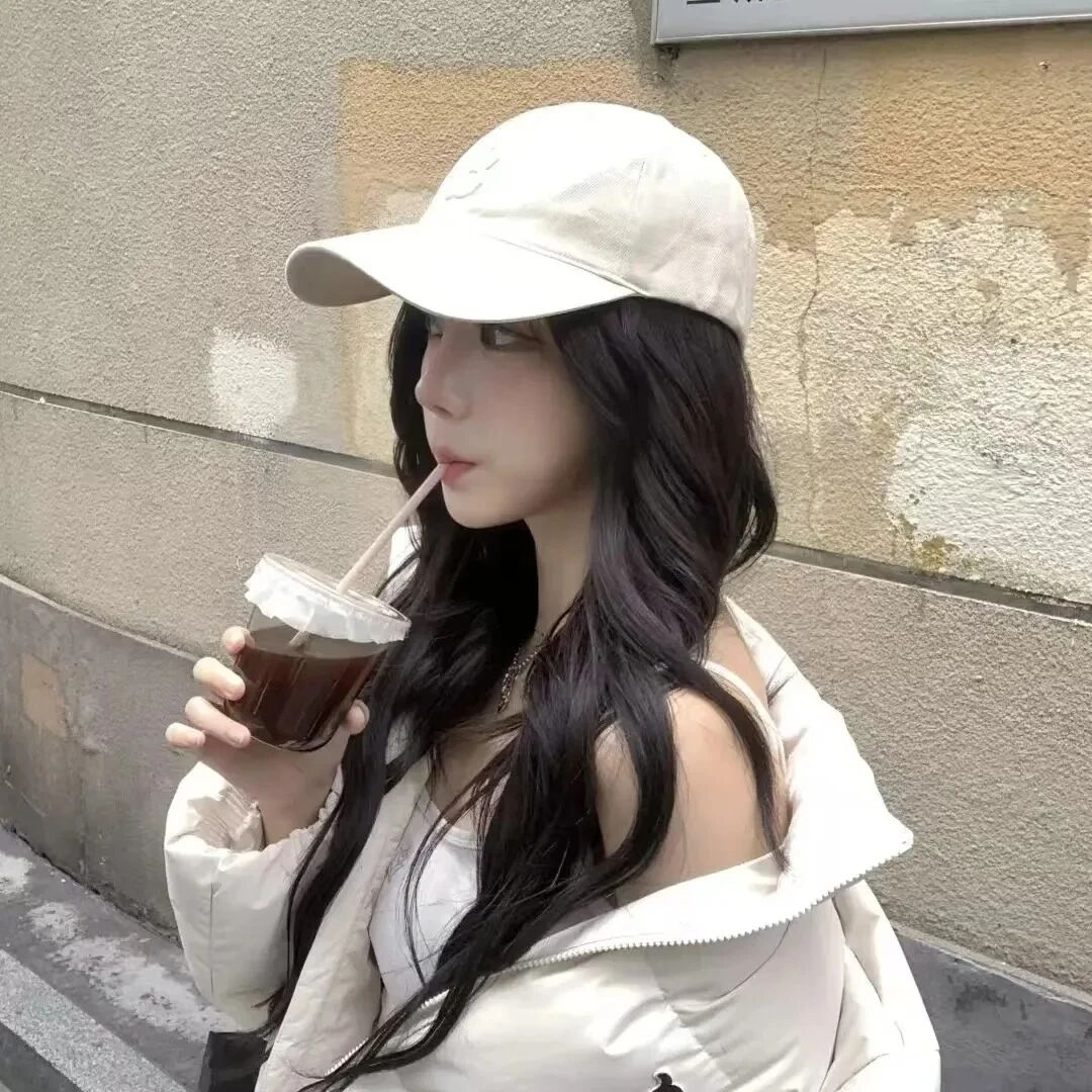 喝咖啡小众侧脸女生头像