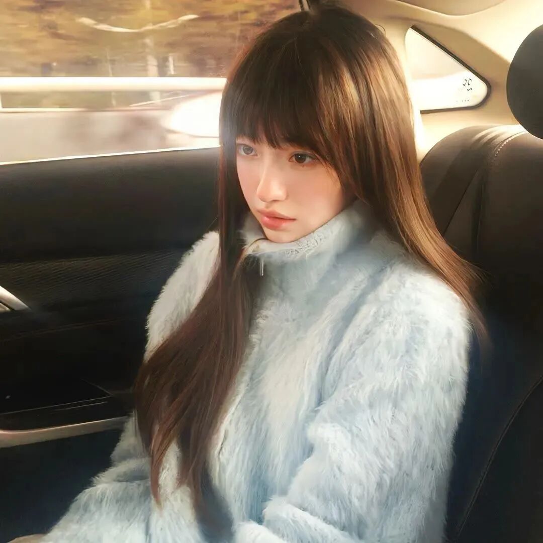 车内光感女生头像