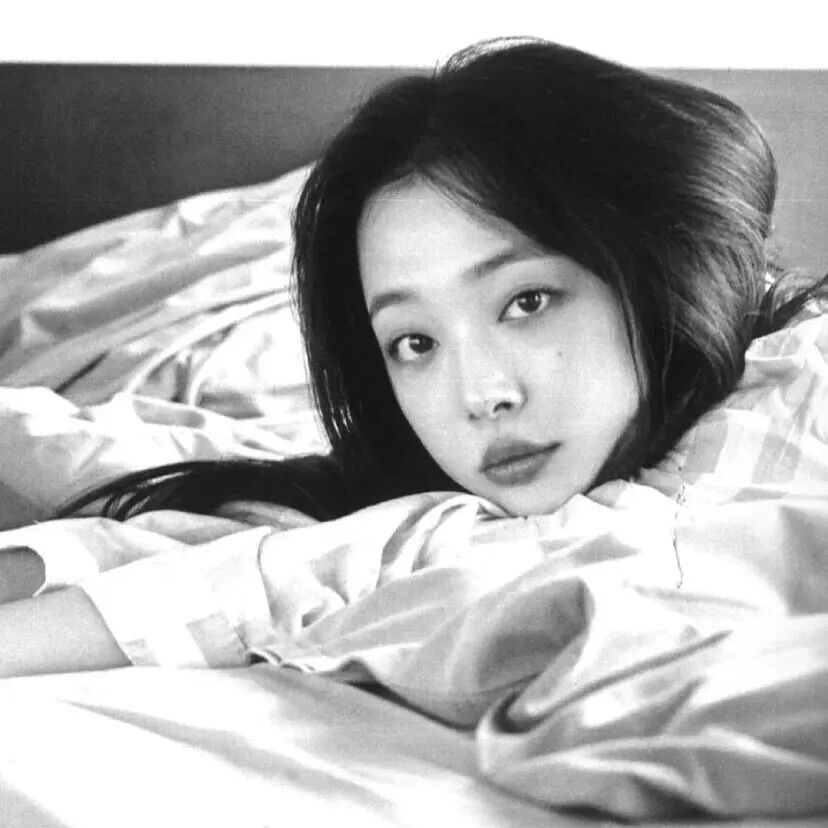黑白女生头像