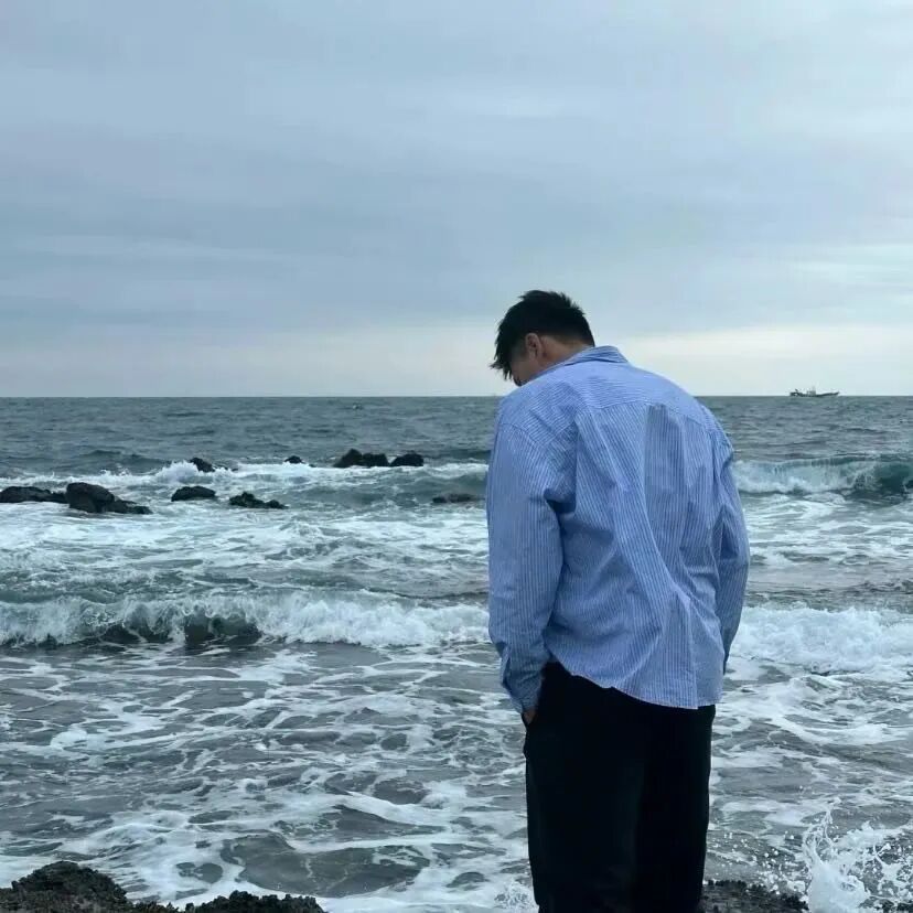 海边成熟不露脸男生头像