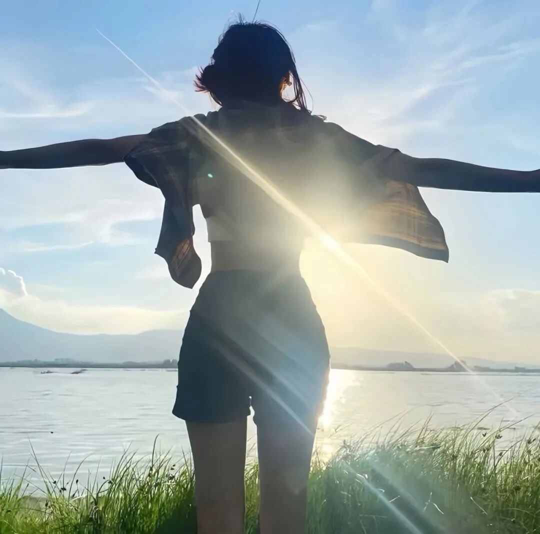 光感不露脸女生头像