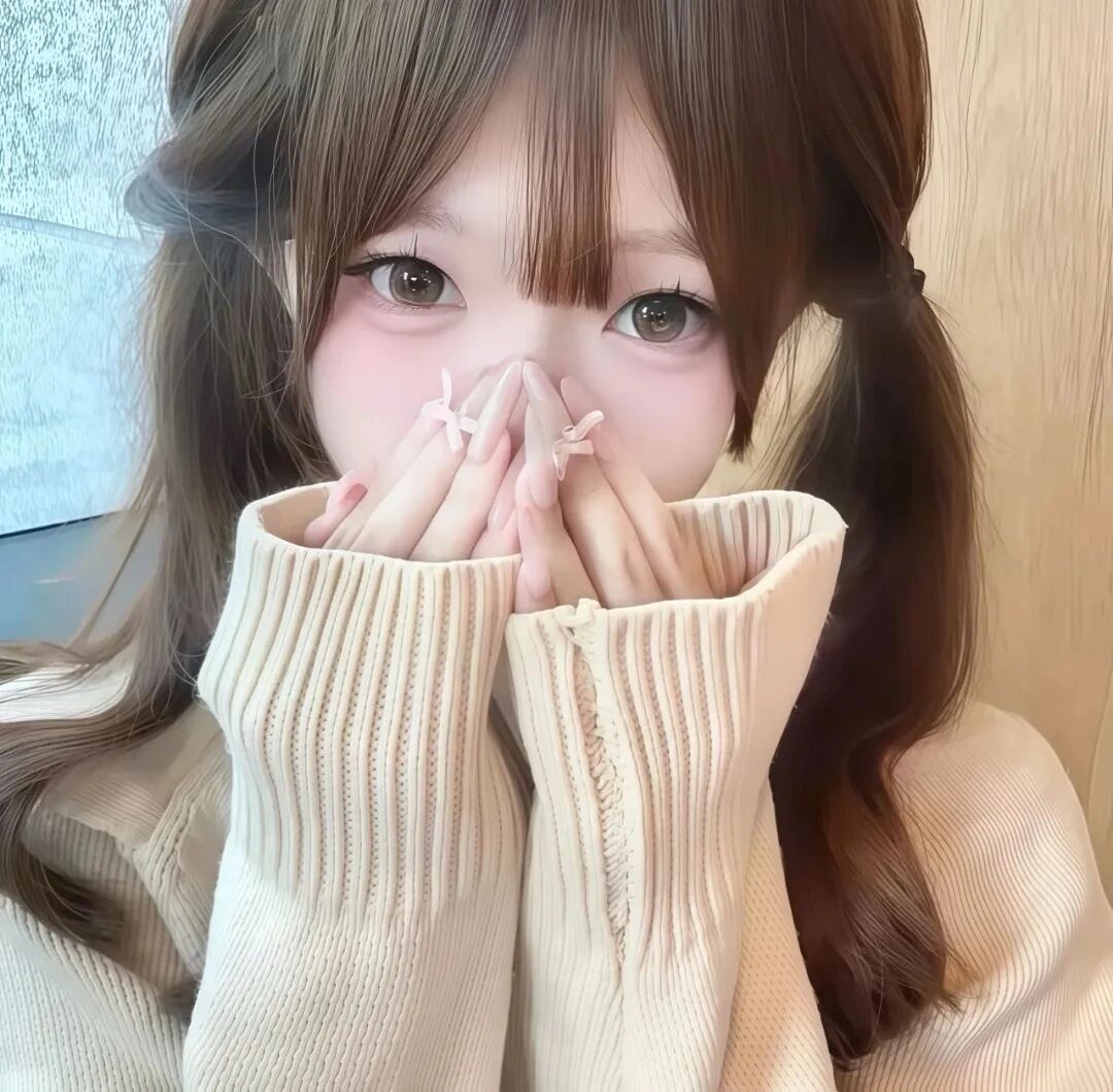 捂嘴少萝女生头像