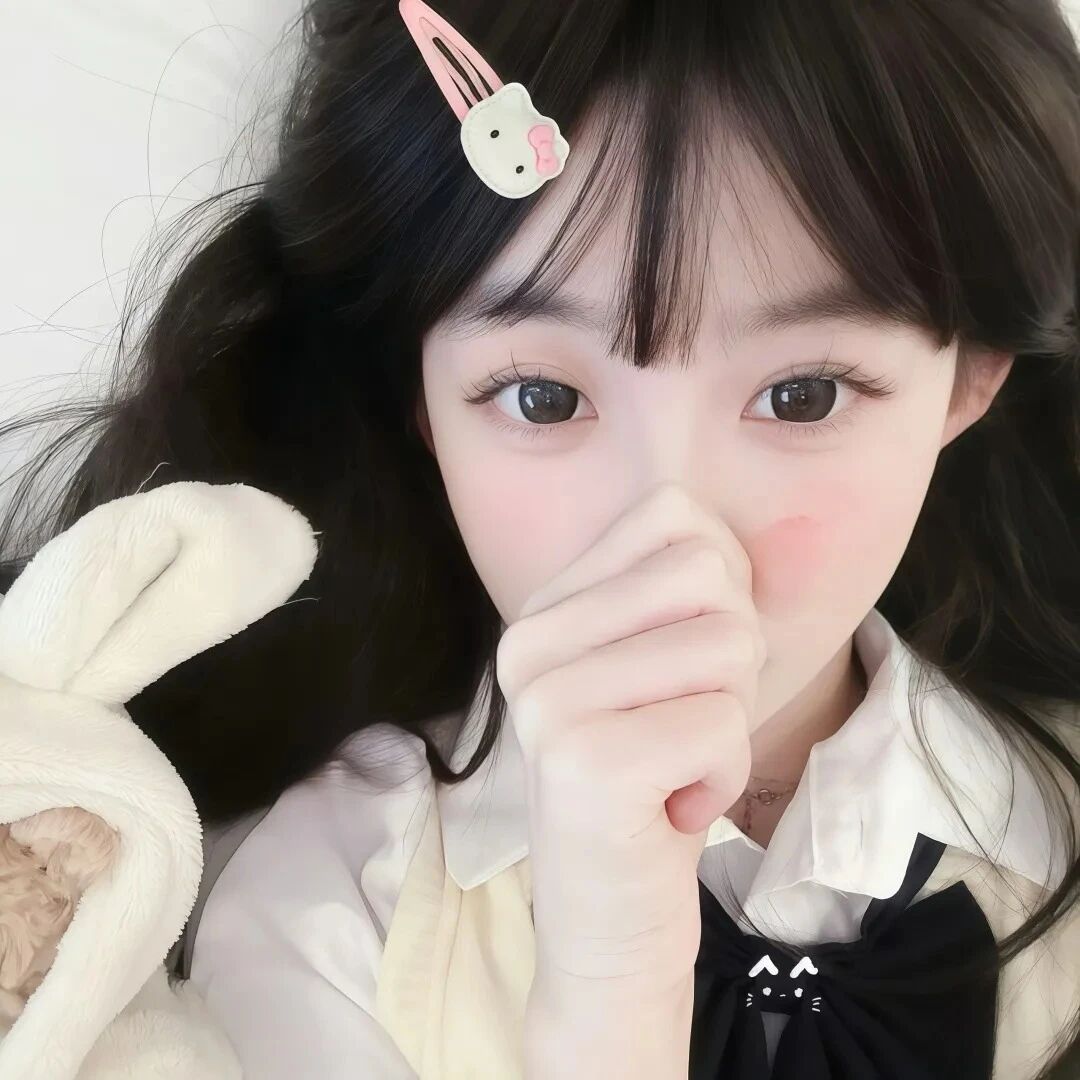 捂嘴少萝女生头像