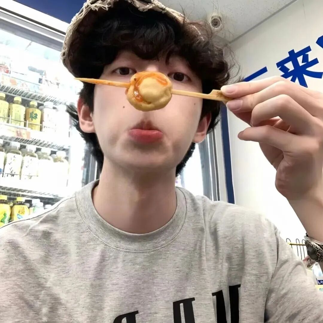 huazhihwanzizhouyu花枝丸单人真人情侣头像