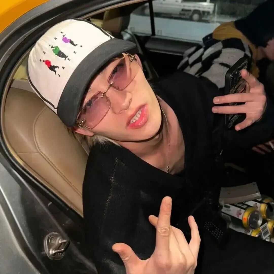 墨镜个性男生头像