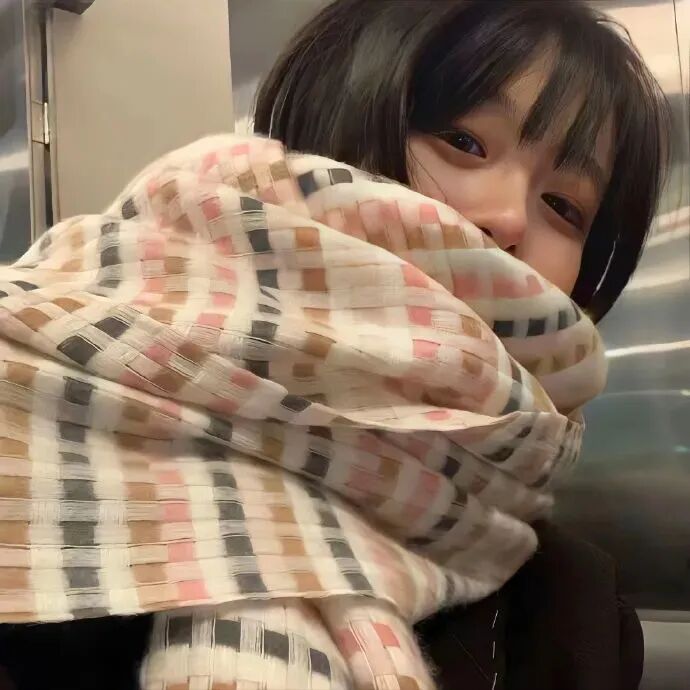 围巾甜妹女生头像