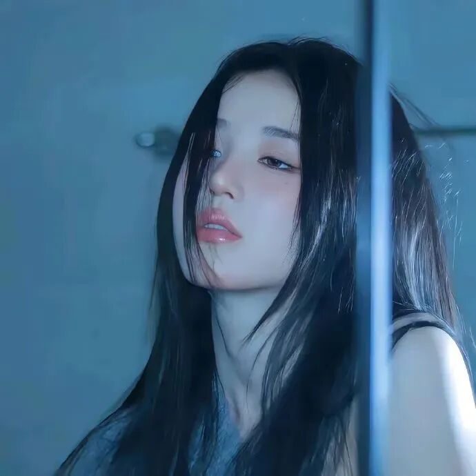 氛围感温柔女生头像