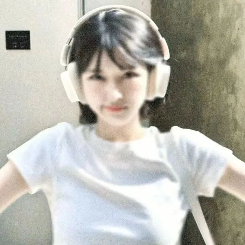 戴耳机甜妹女生头像