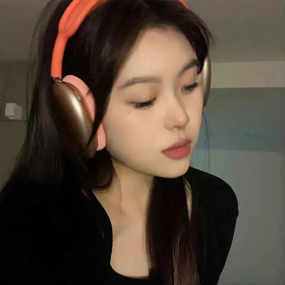 戴耳机温柔女生头像