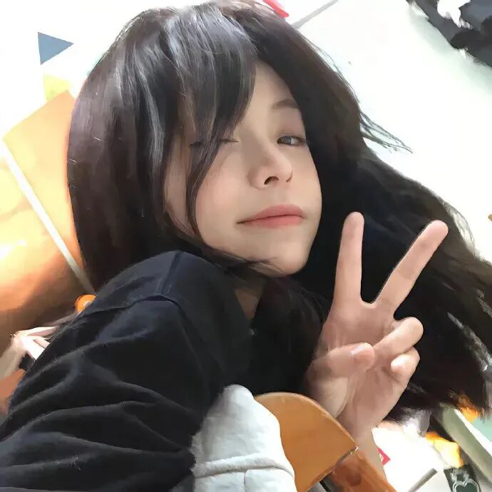 剪刀手小众女生头像