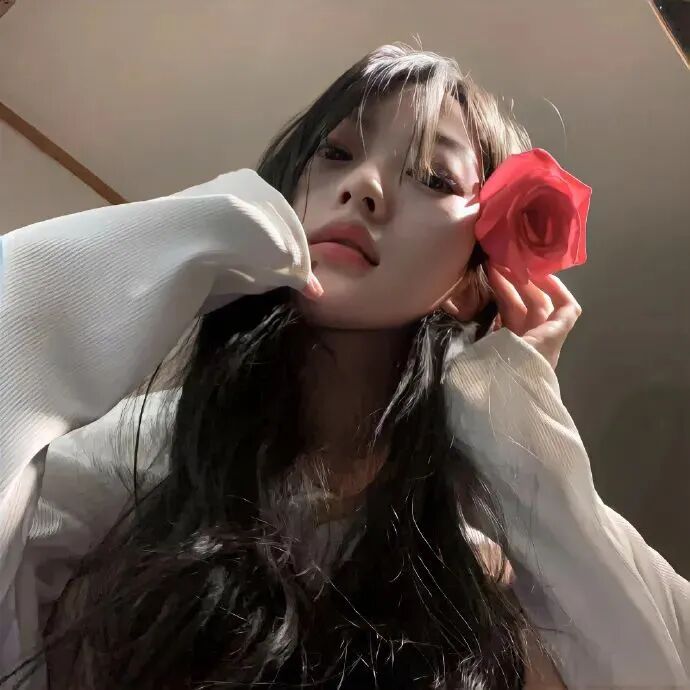 鲜花温柔女生头像