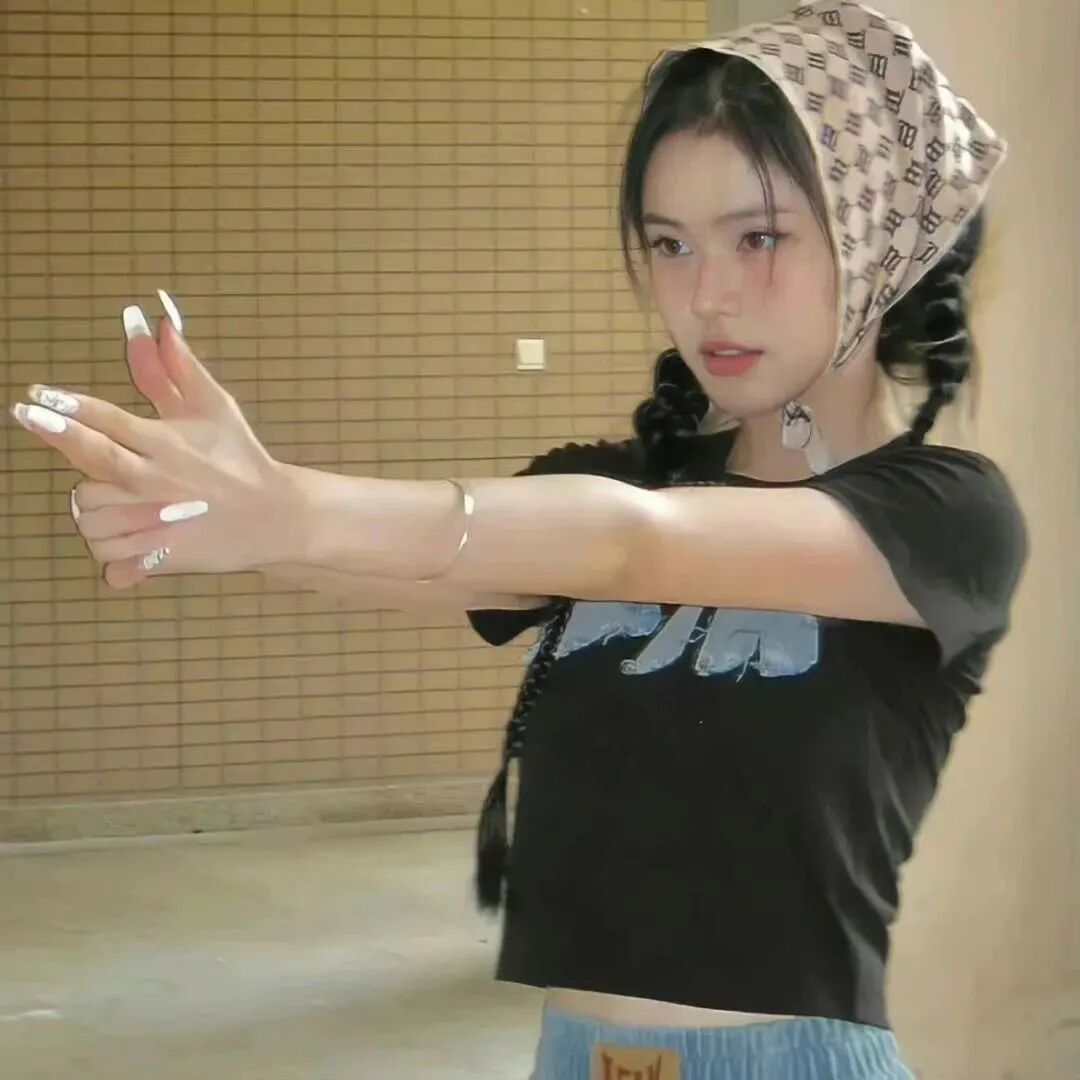 手势甜妹女生头像