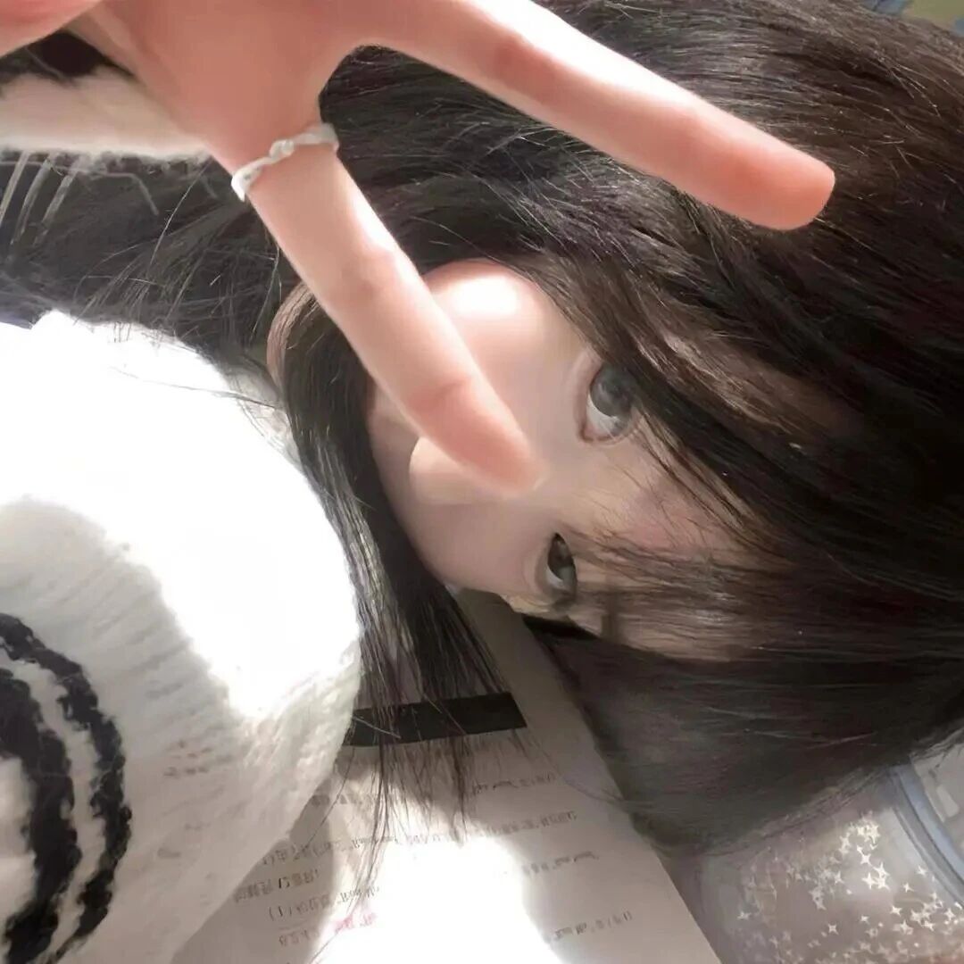 剪刀手少萝女生头像