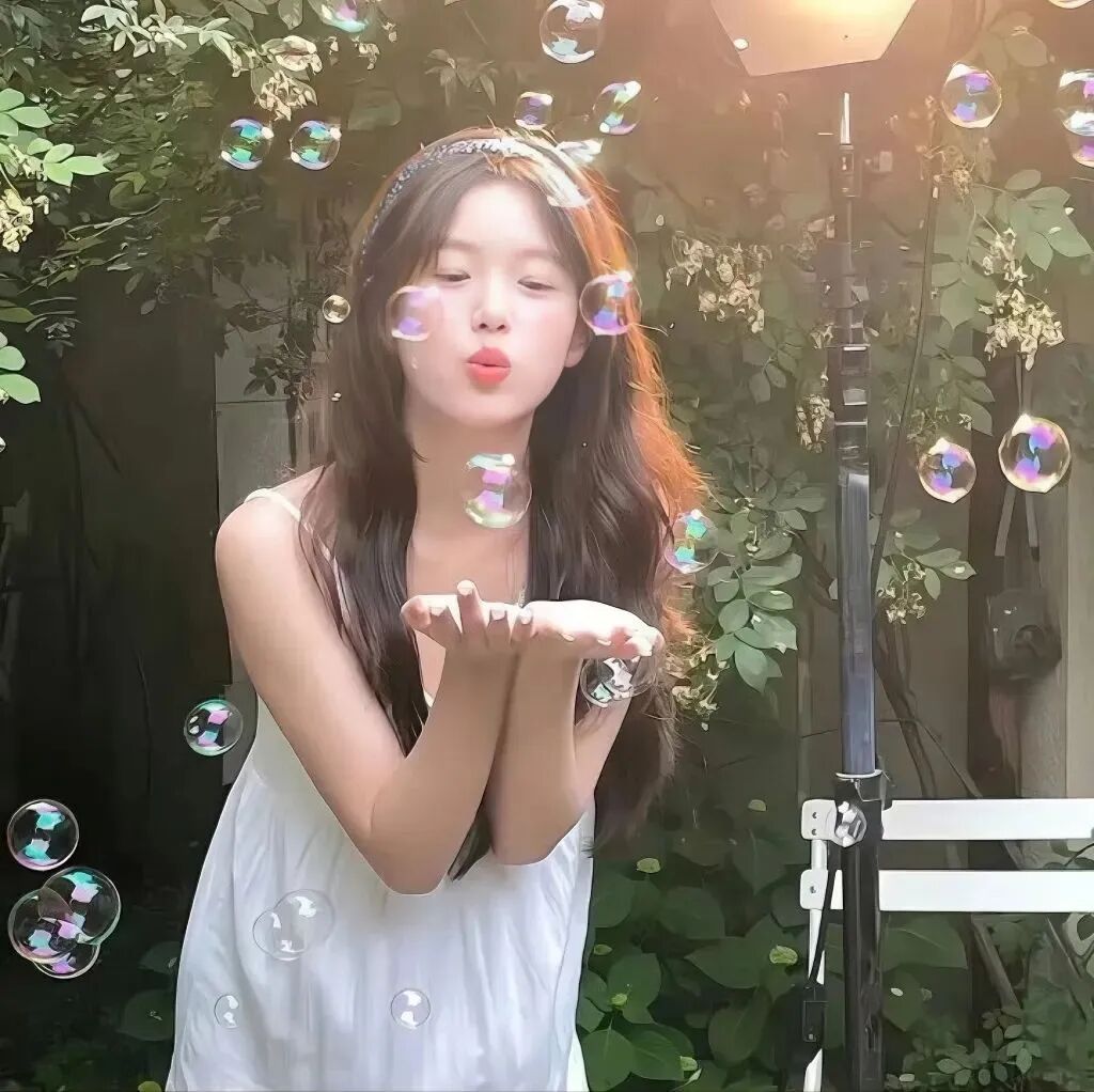 氛围感泡泡女生头像
