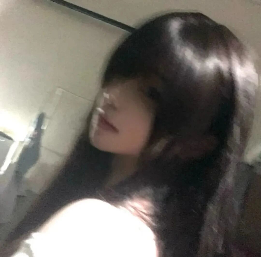 朦胧感侧脸女生头像