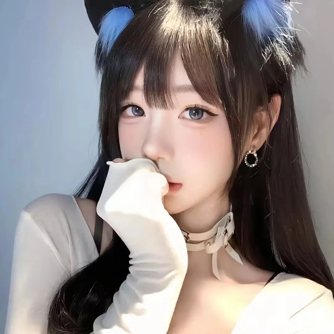 捂嘴纯欲女生头像