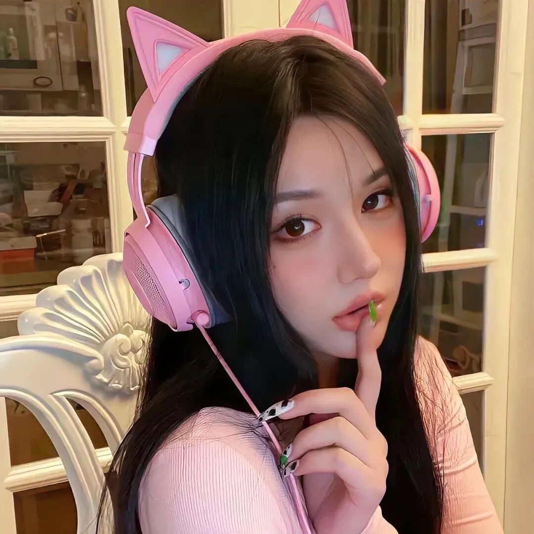 电竞戴耳机甜妹女生头像