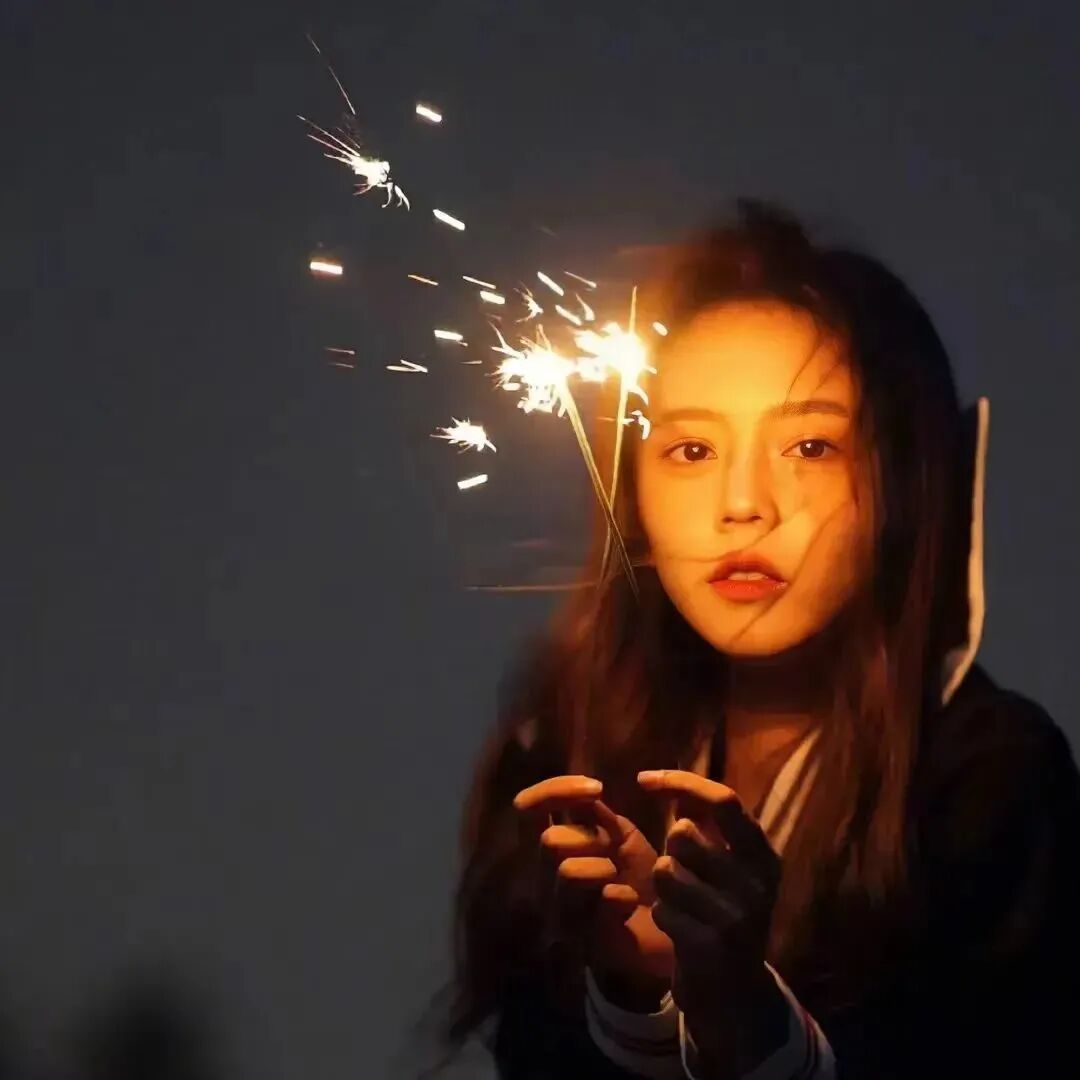 女生 女生头像 女头 氛围感 氛围感头像 氛围感女生头像 氛围感女头 烟花 烟花头像 新年 新年头像