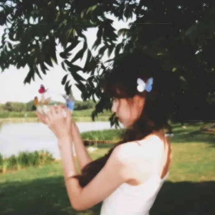 意境侧脸女生头像