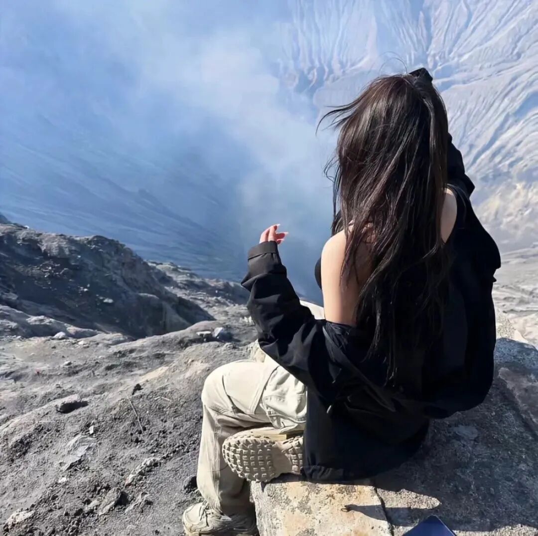 高山氛围感不露脸女生头像