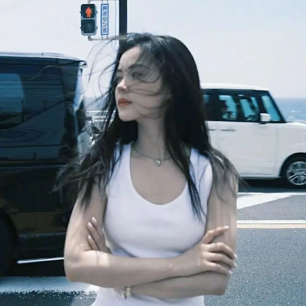 温柔侧脸女生头像