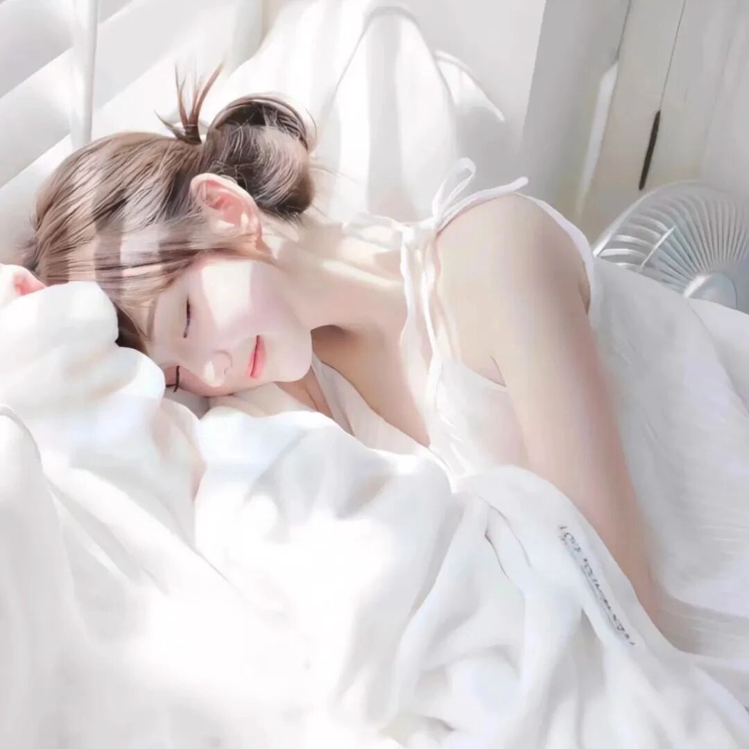 温柔侧脸女生头像