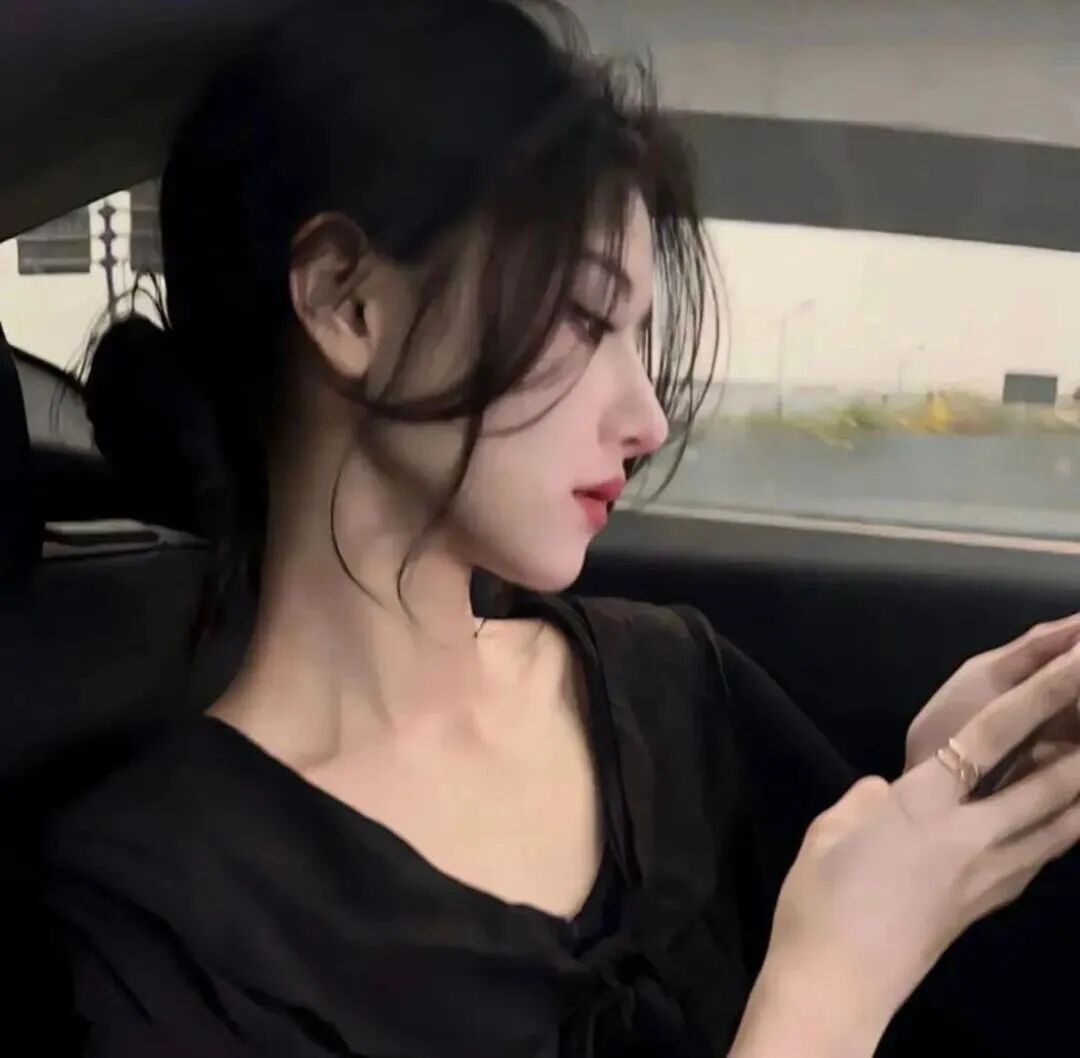 御姐车内侧脸女生头像