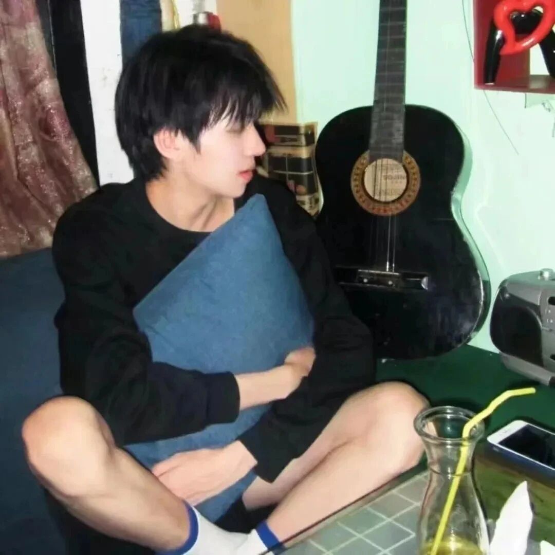 吉他侧脸男生头像