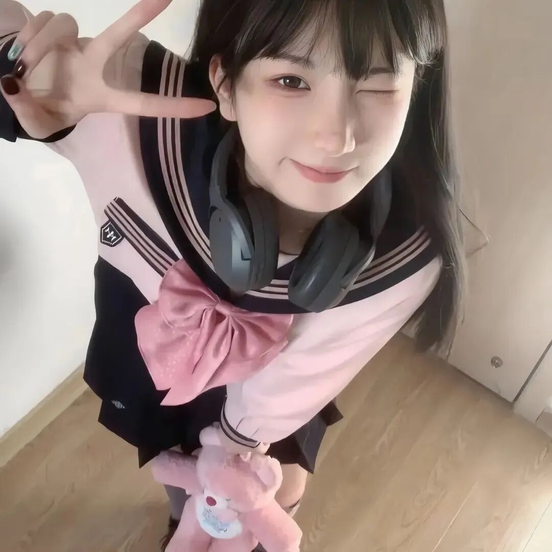 剪刀手少萝女生头像
