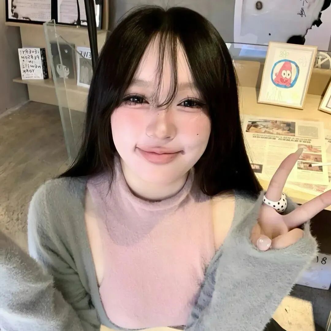 剪刀手爱笑小众女生头像